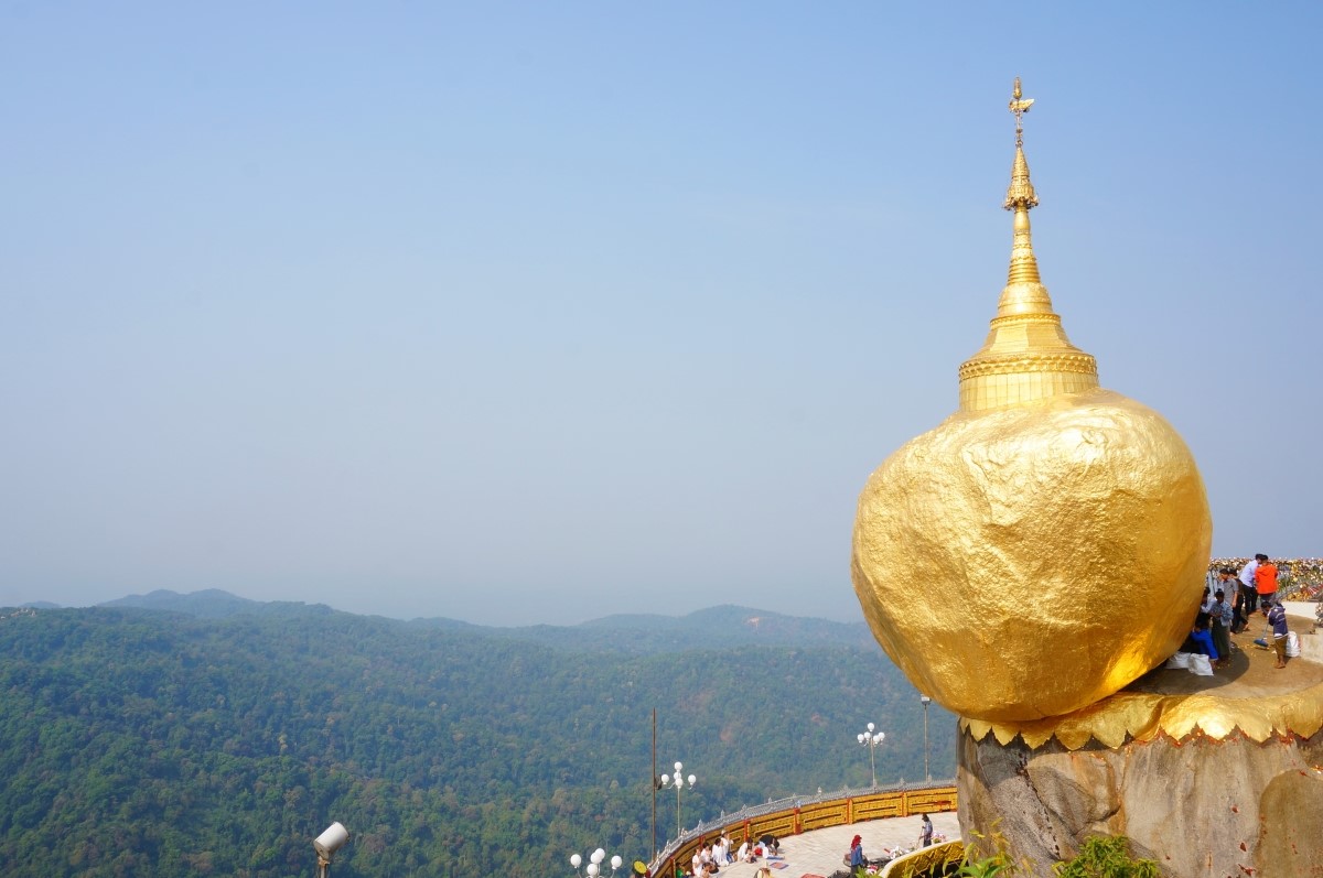 GoldenRock-Kyaikhtiiyo pagoda